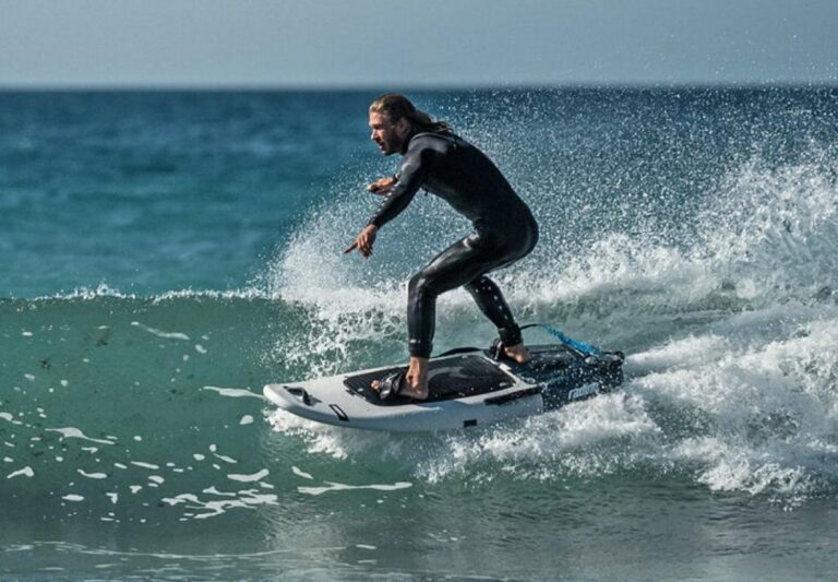 Read more about the article The Best Guides to Electric Surfboards